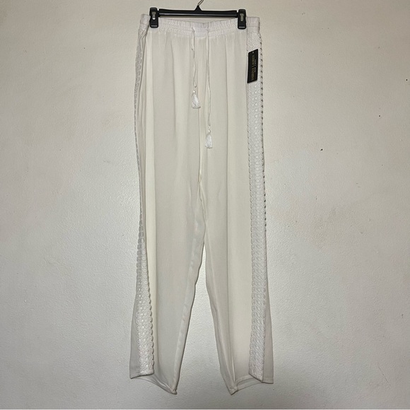 SABRINA LAUREN NEW YORK Pants - Elegant White Lace-Trim Joggers